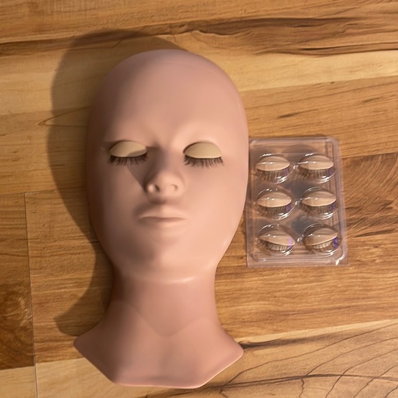 Eyelash and Makeup Practice Training Head - Picture 1 of 1